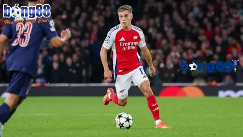 LW là vị trí nào trong đội bóng và vai trò quan trọng của LW LW gây sức ép lên hàng phòng ngự của đối thủ